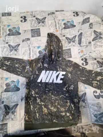 Nike камуфлажно Camuflage hoodie, снимка 1 - Спортни дрехи, екипи - 48506535