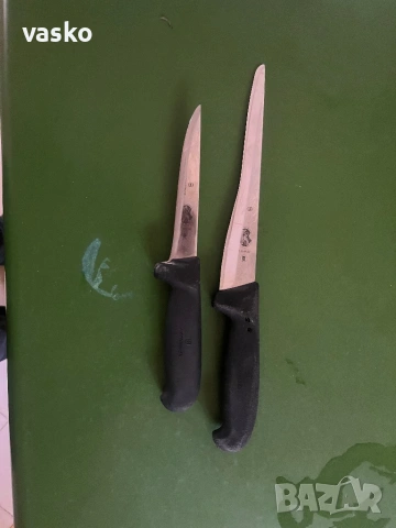 Два ножа Викторинокс