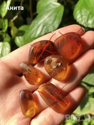 Бирмански кехлибари с включения