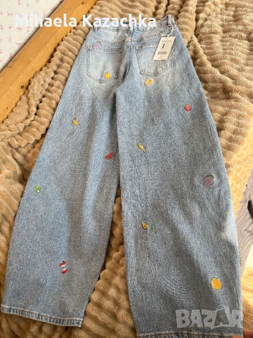 Дънки с бродерия 🍌🍊🍎🍑🥑🍒🍉чисто нови нейзползвани размер Xc лека еластичност с етикет , снимка 3 - Дънки - 53720900