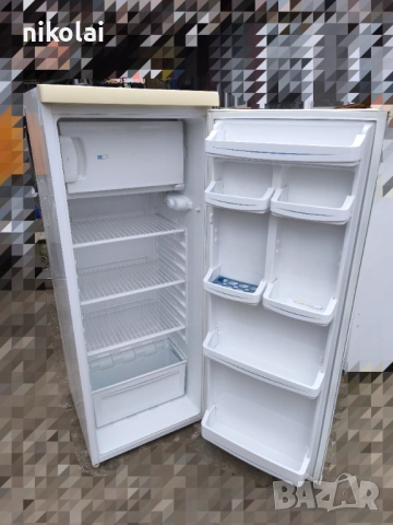 Хладилник с камера Crown , снимка 2 - Хладилници - 53384029