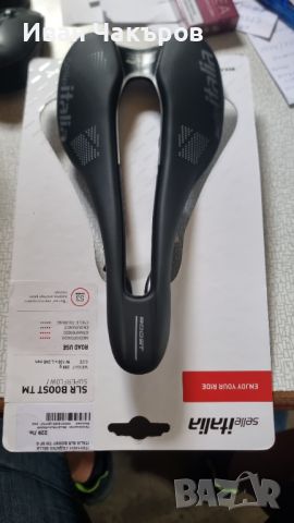 Продавам седалка "Selle ITALIA SLR BOOST TM SF S", снимка 1 - Части за велосипеди - 46240795