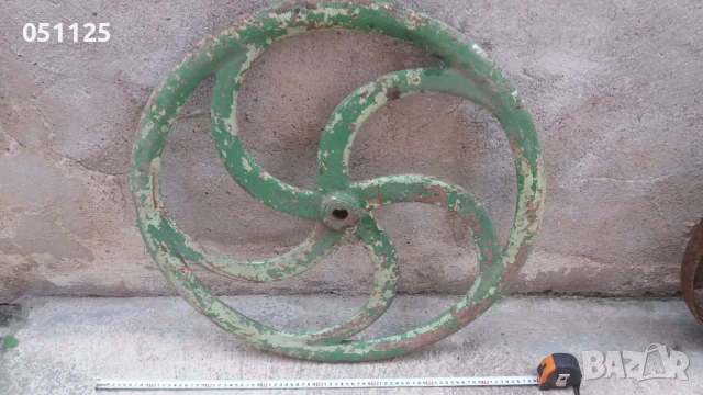масивно възрожденско чигунено колело 