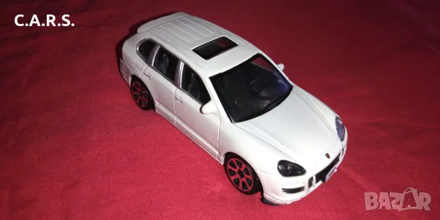 Bburago Porsche Cayenne White - Мащаб 1:43, снимка 5 - Колекции - 49434411