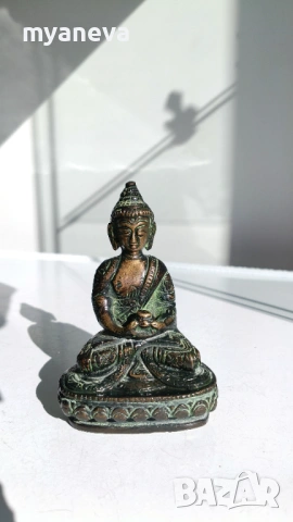 Бронзова , vintage статуетка на медитиращ Буда , предназначена за носене на мир и хармония . , снимка 6 - Статуетки - 53824250