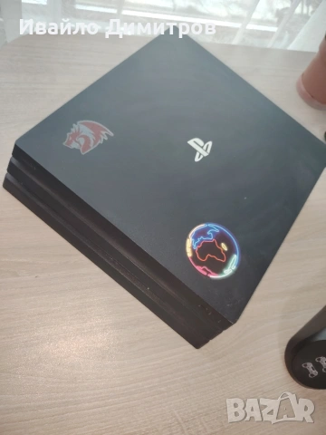 Ps4 pro с два контролера, четири игри и станция за зареждане на контролерите. , снимка 2 - Игри за PlayStation - 53727721