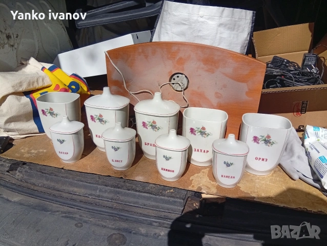 Порцеланови буркани сервиз