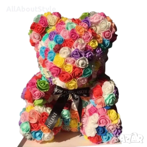 Мече от разноцветни рози в луксозна кутия