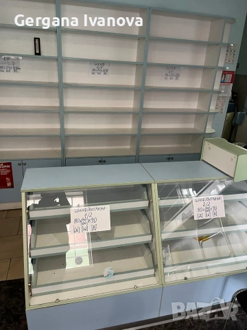 Продава се аптечно оборудване - 2 гишета, шкафове и рафтове, снимка 4 - Друго търговско оборудване - 53493798