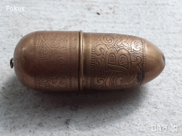 Стара османска бронзова кутийка за игли и конци