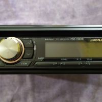 CD/MP3 плейър Alpine CDE-130RR В отлично състояние, снимка 1 - Ресийвъри, усилватели, смесителни пултове - 45425541