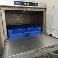 Профессионална съдомиялна машина, снимка 2 - Обзавеждане на кухня - 45649854