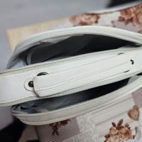 Бяла чанта, снимка 2 - Чанти - 45571616