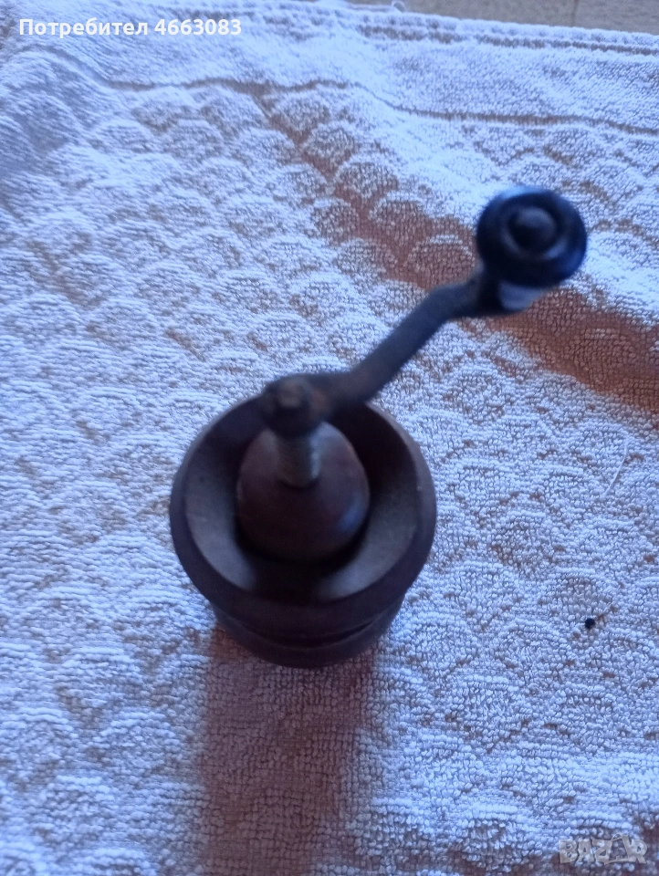 Малка ръчна мелничка. Стара., снимка 1