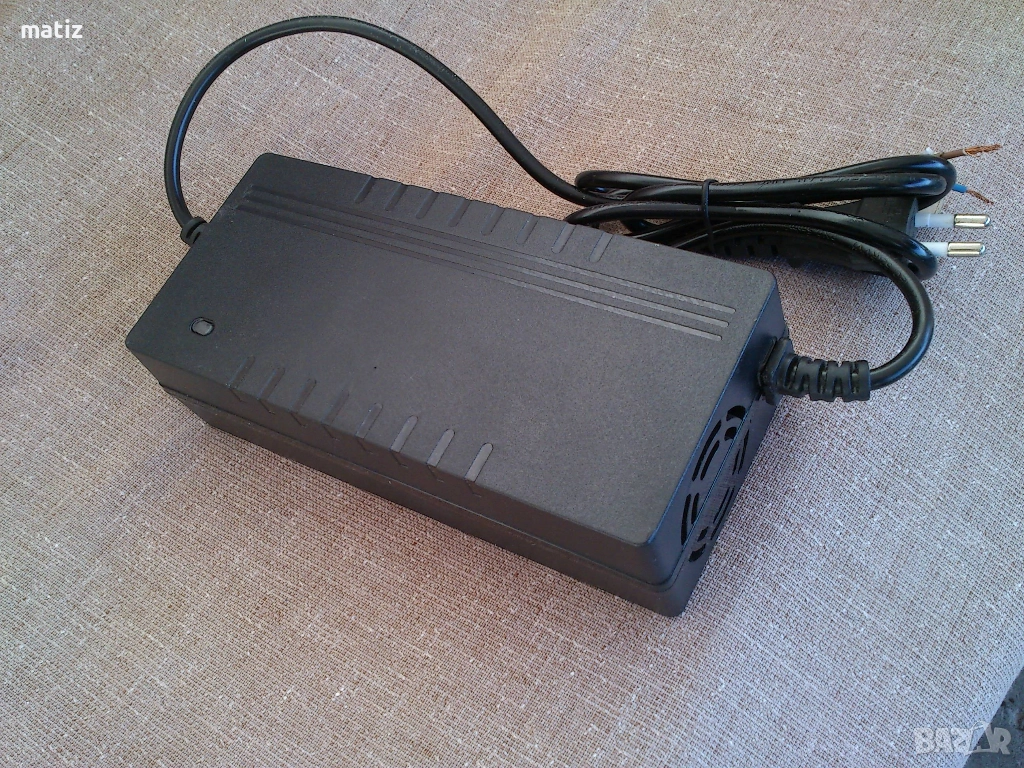 Зарядно за триколка 48v, снимка 1