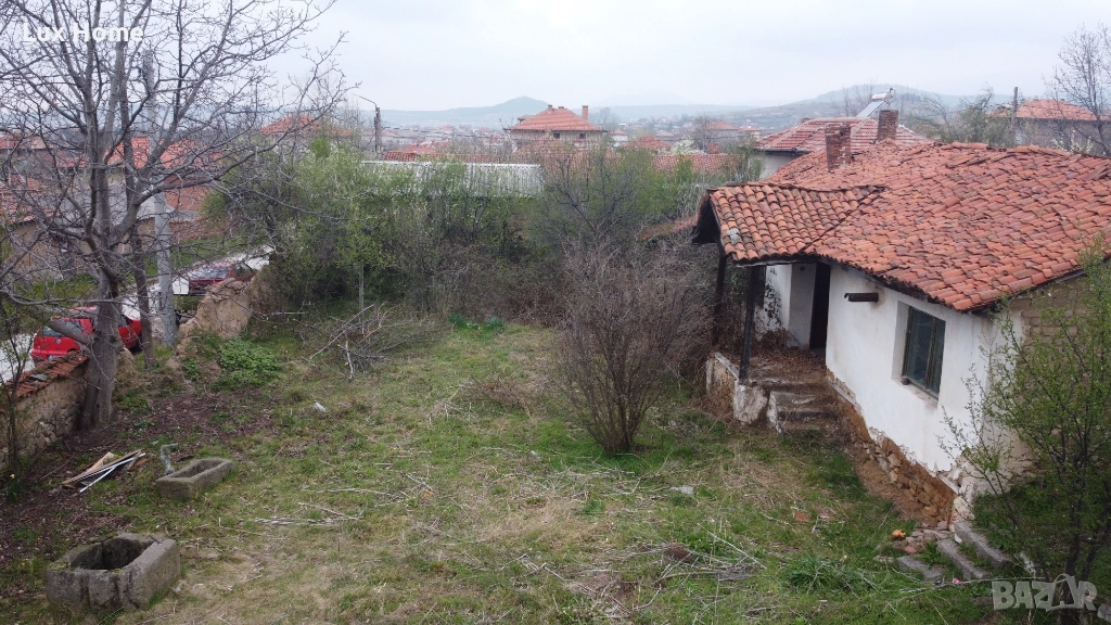 Къща в Хисаря с двор, снимка 1