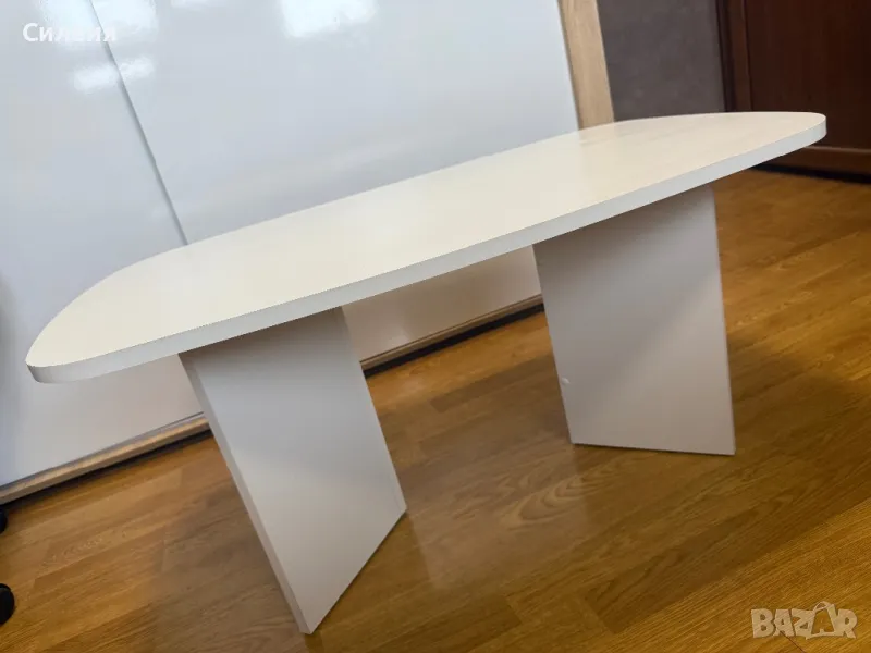 Холна бяла маса с овален плот, снимка 1