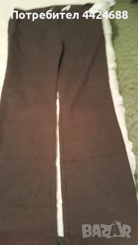 Дамските летни панталони в размер 40 са в кафяв цвят, което ги прави подходящи за различни поводи. Н