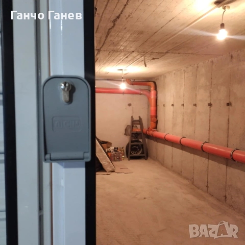 продавам гараж в град Стара Загора 36000 евро, снимка 11 - Гаражи и паркоместа - 53262209