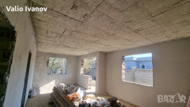 Продавам парцел с монолитна тухлена къща на 2 етажа в с.Яребична , снимка 7 - Вили - 49741419
