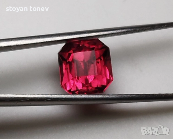 Фантастичен радък червено розов Малайя гранат 2.83кт.! Нов!
