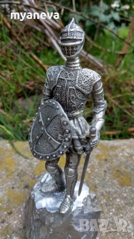 Скулптура на рицар  , метална с богата орнаментика , снимка 9 - Статуетки - 45879068