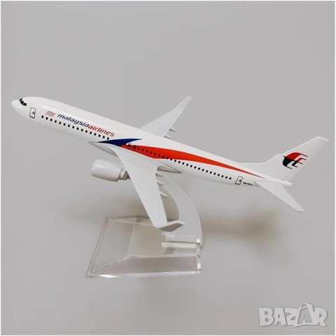 Boeing 737 самолет модел макет Malaysia Airlines пътникопоток полет летене багаж, снимка 2 - Влакчета, самолети, хеликоптери - 50938285