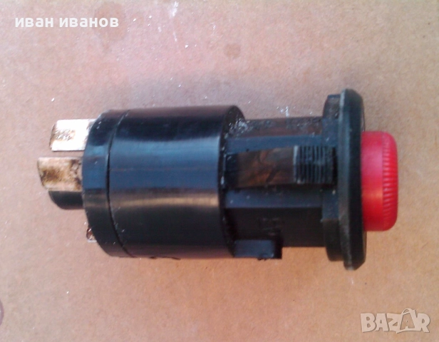 ключ за аварийни мигачи на Лада 2105,2107, снимка 1 - Аксесоари и консумативи - 43745414