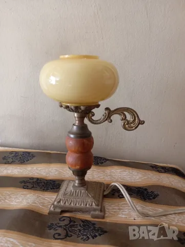 Ретро настолна лампа
