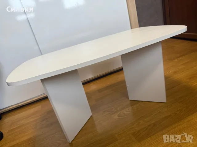 Холна бяла маса с овален плот, снимка 1