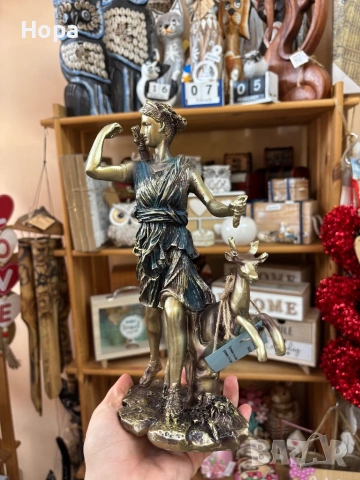 Статуетка на Диана 🏹🌙 Римската богиня на лова, дивата природа и Луната , снимка 7 - Статуетки - 53624585