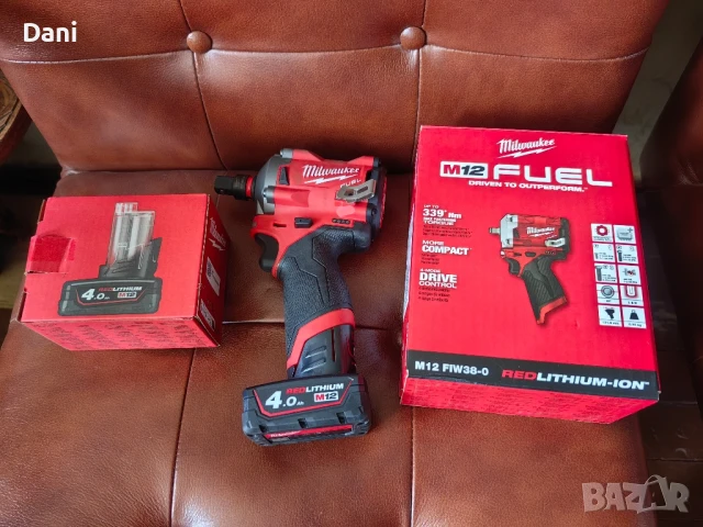 Ударен гайковерт с батерия Milwaukee M12 3/8 339Nm, снимка 3 - Винтоверти - 51320552