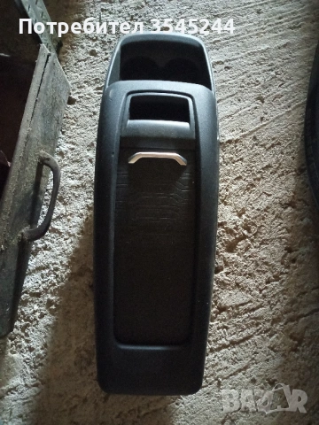 Подлакътник за Citroen C4 Picasso II, снимка 2 - Части - 53906213