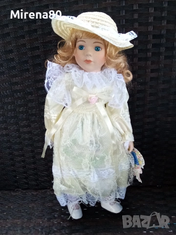 Колекционерска порцеланова кукла - булка - нова !