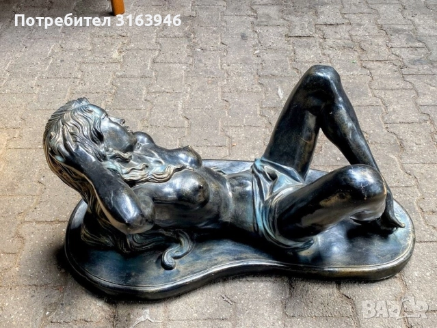 Уникален арт плот за маса – фигура на полегнала жена в класически стил, снимка 3 - Маси - 51718675