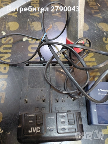 зарядно JVC, снимка 4 - Батерии, зарядни - 52645999