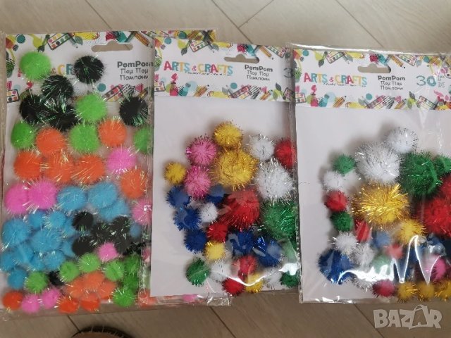 Цветни помпони, снимка 2 - Декорация за дома - 51031406