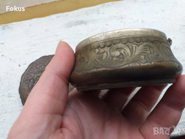 Стара кована бронзова кутийка с коприна маркировка, снимка 5 - Антикварни и старинни предмети - 53430818