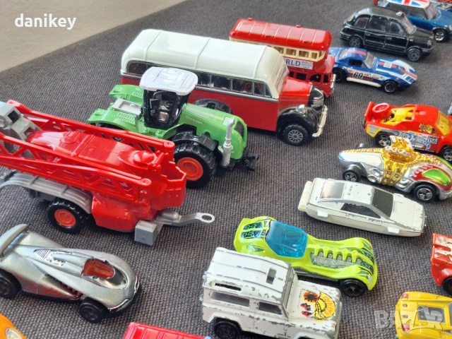 Огромна колекция от колички + бонус 3 изтрелвачки, снимка 7 - Коли, камиони, мотори, писти - 52621905