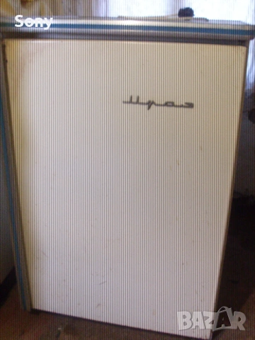 Стар български работещ амонячен хладилник-.