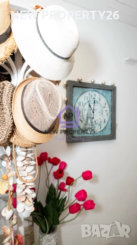 Представяме ви уникален имот за продажба – работещ хотел + самостоятелна къща и два гаража в Созопол, снимка 2 - Хотели - 52955005