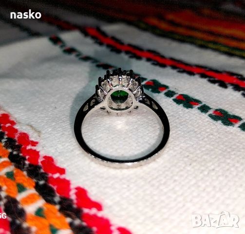 Дамски пръстен с циркони, снимка 3 - Антикварни и старинни предмети - 46436639