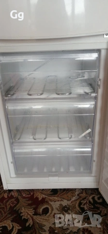 Хладилник Whirlpool WBE3111A+W, снимка 4 - Хладилници - 54020124