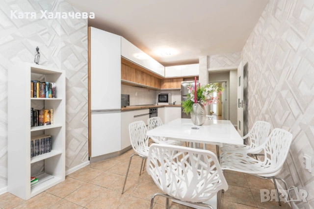 Продавам комфортен тристаен апартамент, разположен в сърцето на град Варна, в близост до LIDL и Окръ, снимка 2 - Апартаменти - 54180724