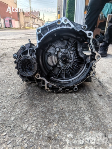 Скоростна кутия от голф 4 1.6, снимка 2 - Части - 53635811