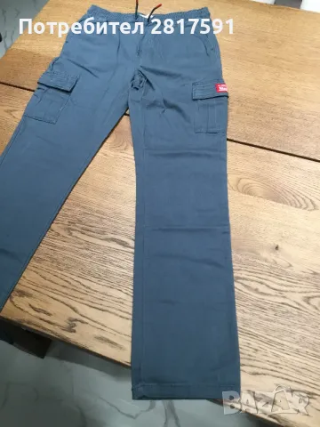 Нови оригинални детски карго панталони Levi’s, размер 14