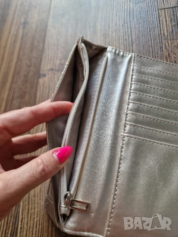 Страхотно дамско портмоне GUESS , снимка 5 - Портфейли, портмонета - 51256806