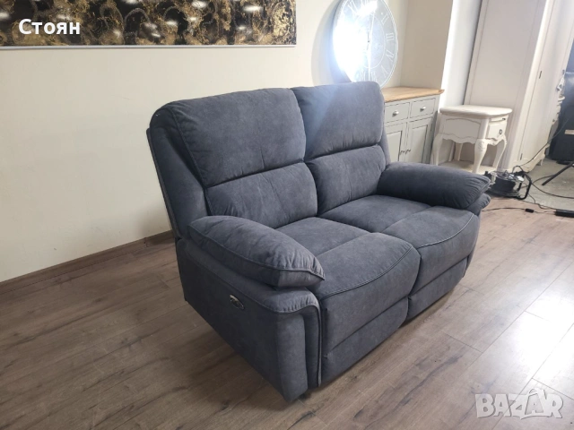 Сив диван от плат двойка с електрически релаксиращ механизъм, снимка 10 - Дивани и мека мебел - 53721318