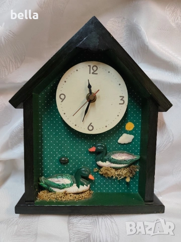 Уникален стенен часовник тип „shadow box“ в битов стил с патици