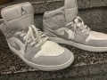 Nike Air Jordan 1 Mid SE, снимка 1